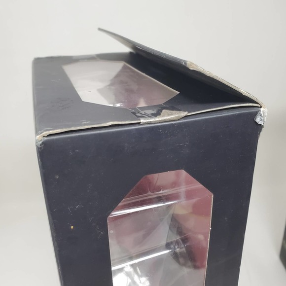 Final Fantasy VII Advent Children Play Arts Vincent Valentine Action Figure NEW - Picture 3 of 6